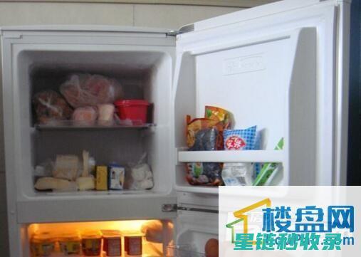 冰箱除异味大揭秘：食物摆放对除味的影响 (冰箱除异味大还是小)